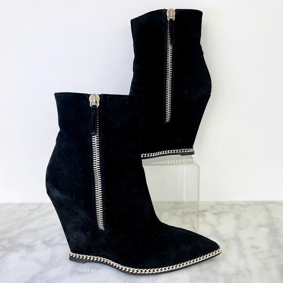 Giuseppe Zanotti Wedge Point Toe Ankle Boot Black Suede 39.5 Chain Detail w/box - Picture 10 of 10